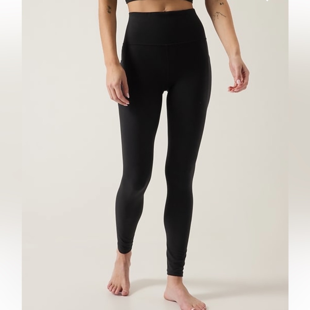 Athleta Salutation Stash Pocket II 7/8 tight Size MT
